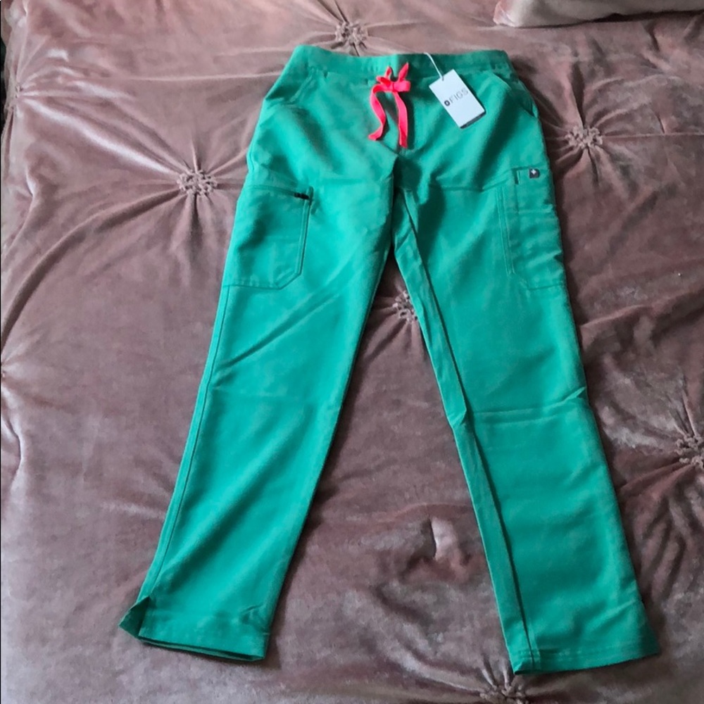 XS Figs surgical green yola